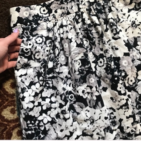 GAP • Floral A-Line Skirt - Picture 4 of 5